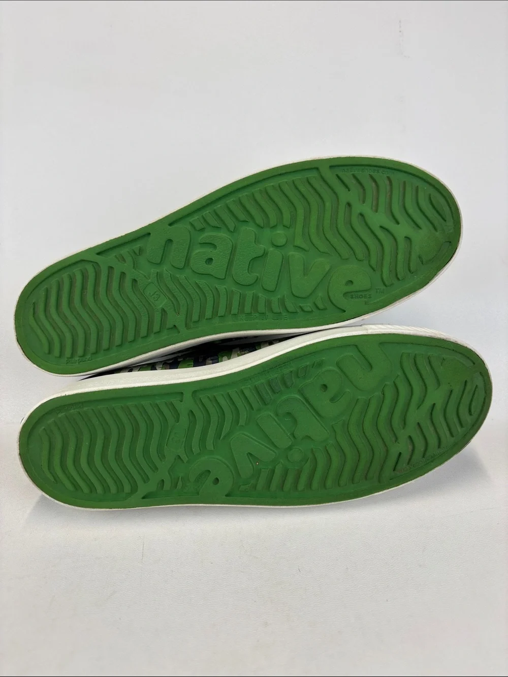 NATIVE Jefferson Rio Green/Shell White/Stone Camo SlipOn Shoes Size J3
